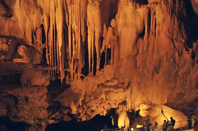 Al Hoota Cave